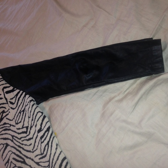 Search for sanity Sweater - Picture 3 of 3